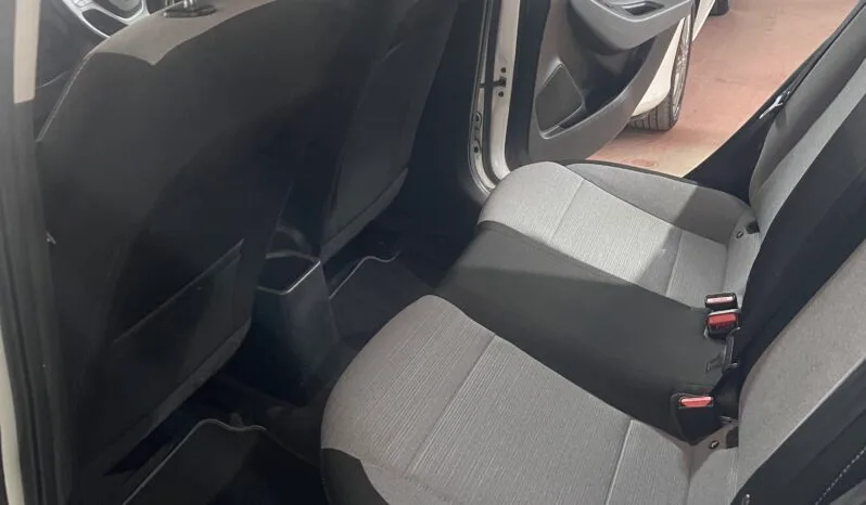 
2015 Hyundai i20 White Hatchback full									