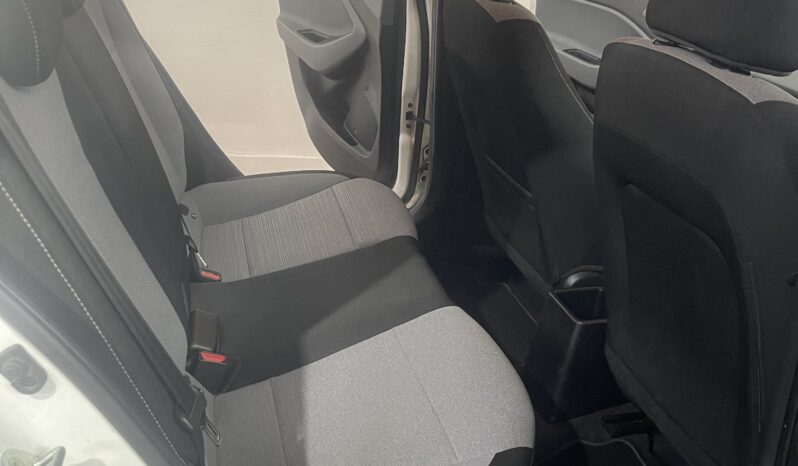 
2015 Hyundai i20 White Hatchback full									