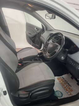 
2015 Hyundai i20 White Hatchback full									