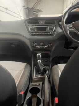 
2015 Hyundai i20 White Hatchback full									