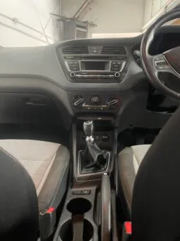 
2015 Hyundai i20 White Hatchback full									