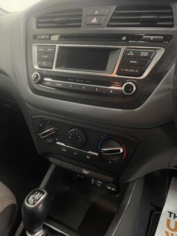 
2015 Hyundai i20 White Hatchback full									