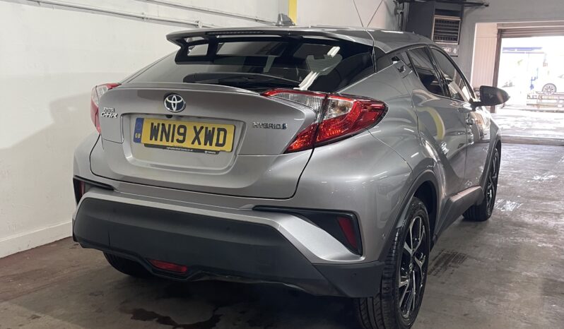 
Toyota C-HR Silver SUV full									