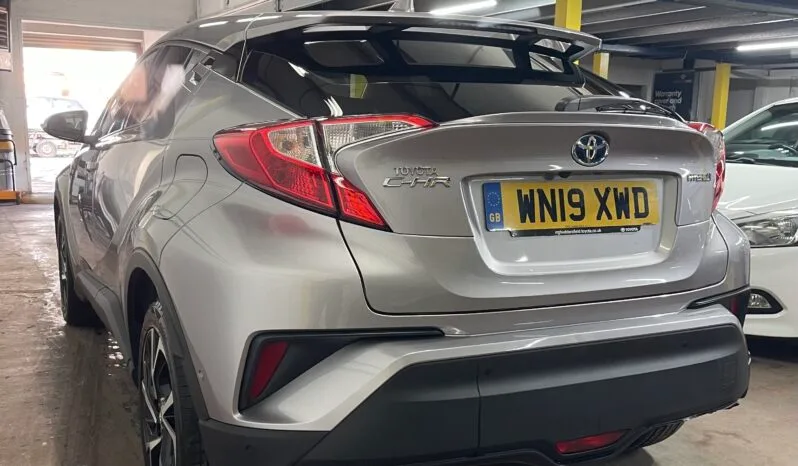 
Toyota C-HR Silver SUV full									