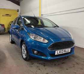 2013 Ford Fiesta blue Hatchback