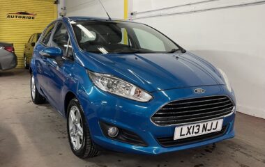 2013 Ford Fiesta blue Hatchback