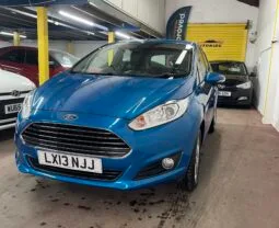 
2013 Ford Fiesta blue Hatchback full									