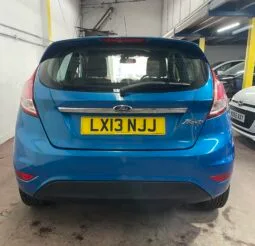 
2013 Ford Fiesta blue Hatchback full									