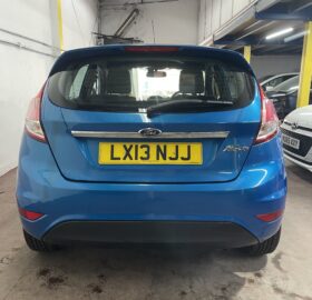 2013 Ford Fiesta blue Hatchback