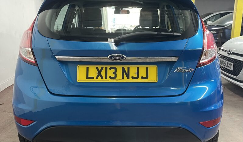 
2013 Ford Fiesta blue Hatchback full									