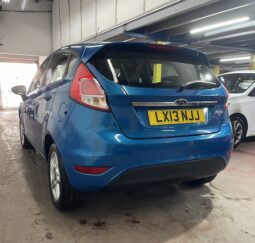 
2013 Ford Fiesta blue Hatchback full									