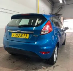 
2013 Ford Fiesta blue Hatchback full									