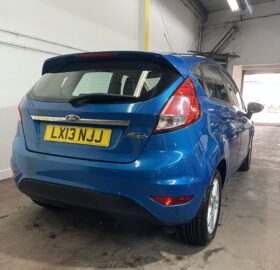2013 Ford Fiesta blue Hatchback