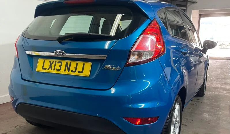 
2013 Ford Fiesta blue Hatchback full									