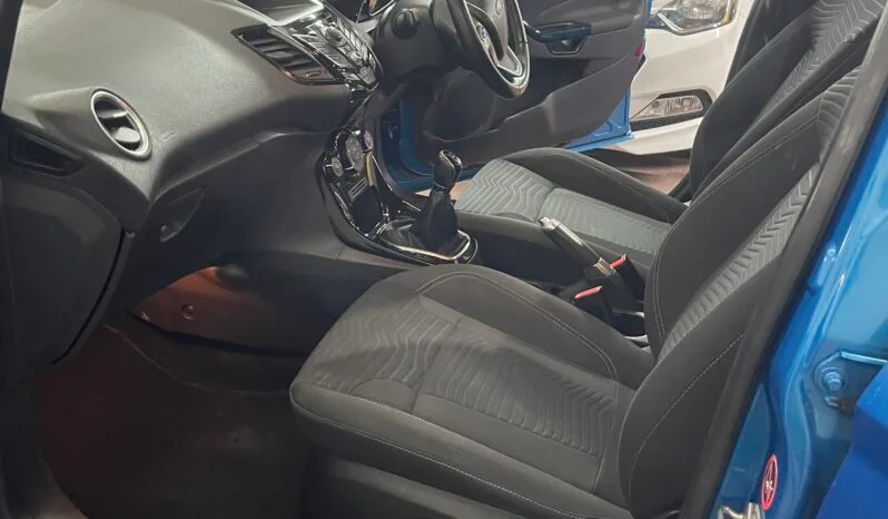 
2013 Ford Fiesta blue Hatchback full									