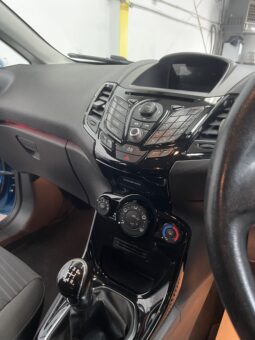 
2013 Ford Fiesta blue Hatchback full									