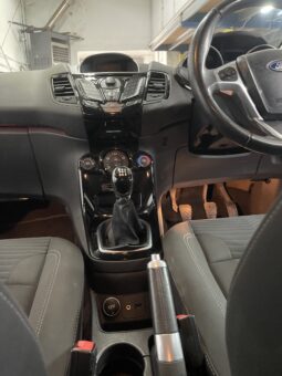 
2013 Ford Fiesta blue Hatchback full									