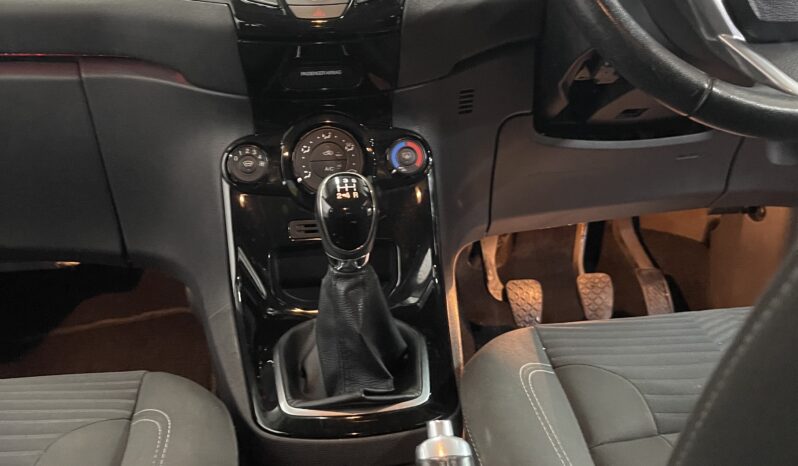 
2013 Ford Fiesta blue Hatchback full									