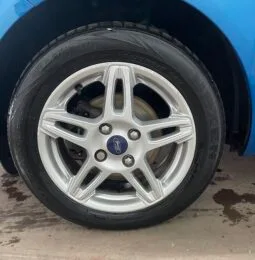 
2013 Ford Fiesta blue Hatchback full									