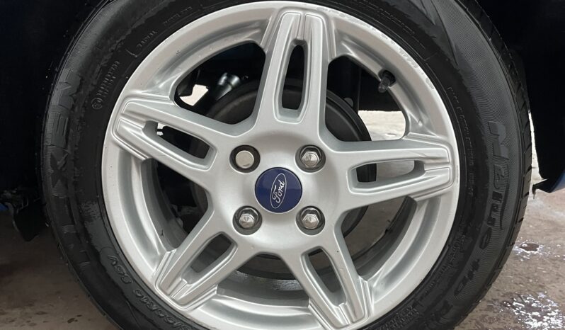 
2013 Ford Fiesta blue Hatchback full									