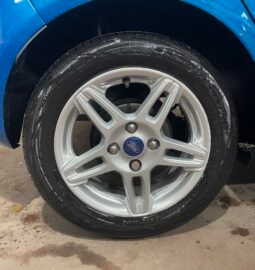 
2013 Ford Fiesta blue Hatchback full									
