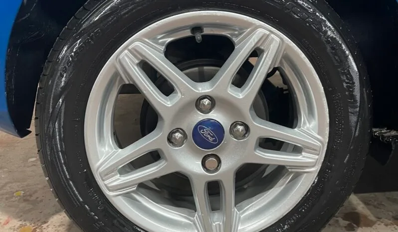 
2013 Ford Fiesta blue Hatchback full									