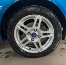 
2013 Ford Fiesta blue Hatchback full									