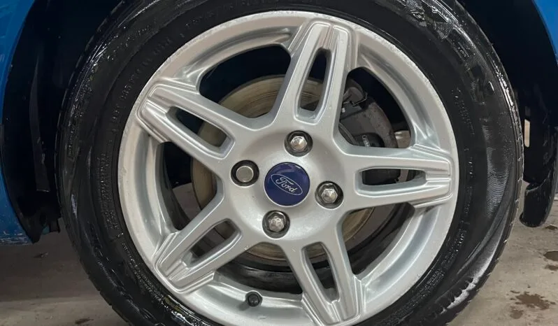 
2013 Ford Fiesta blue Hatchback full									