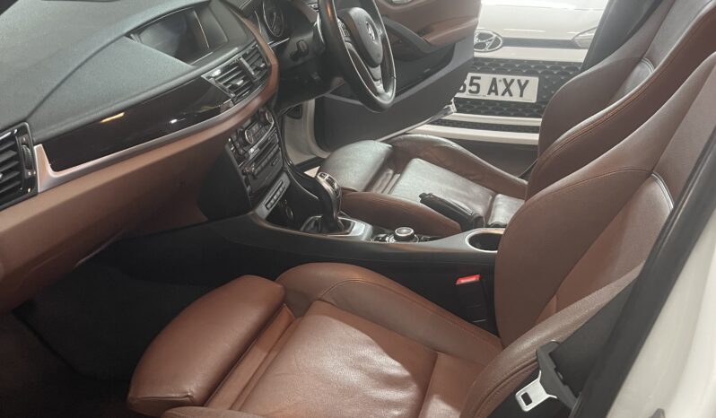 
2015 BMW x1 White SUV full									