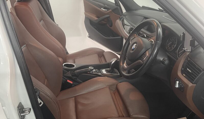
2015 BMW x1 White SUV full									