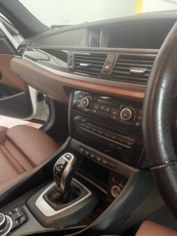 
2015 BMW x1 White SUV full									