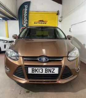 2013 Ford Focus brown Hatchback
