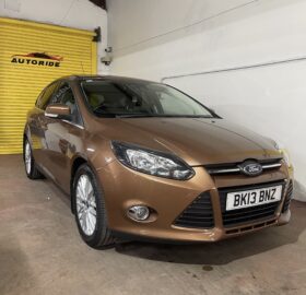 2013 Ford Focus brown Hatchback