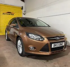 2013 Ford Focus brown Hatchback