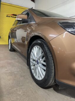 
2013 Ford Focus brown Hatchback full									