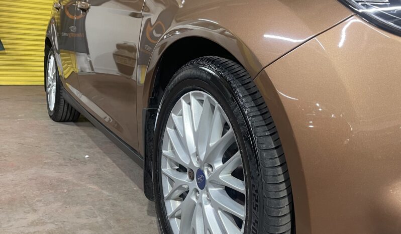 
2013 Ford Focus brown Hatchback full									