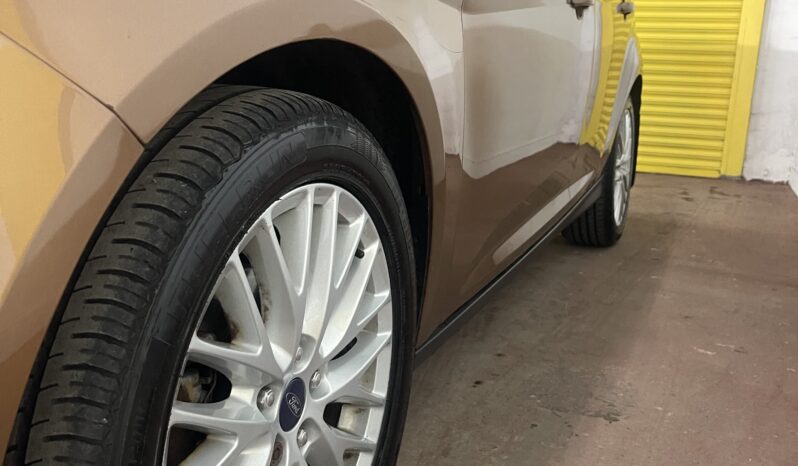 
2013 Ford Focus brown Hatchback full									