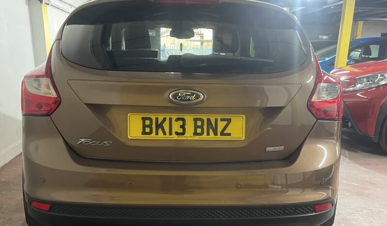 
2013 Ford Focus brown Hatchback full									