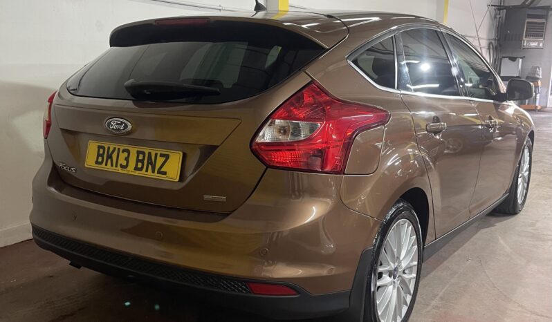 
2013 Ford Focus brown Hatchback full									