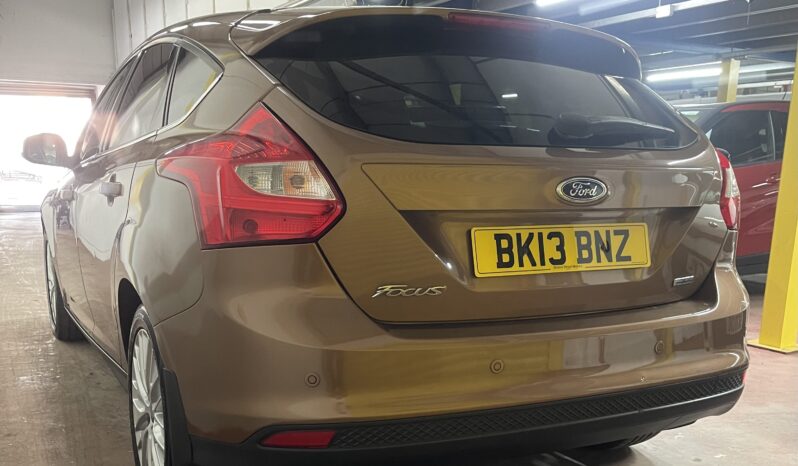 
2013 Ford Focus brown Hatchback full									