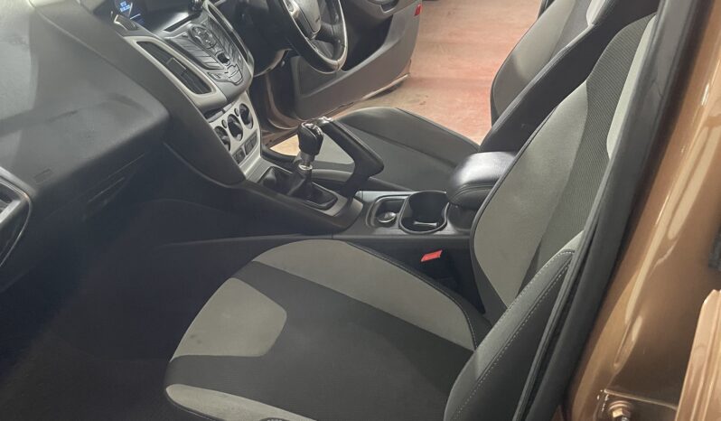 
2013 Ford Focus brown Hatchback full									