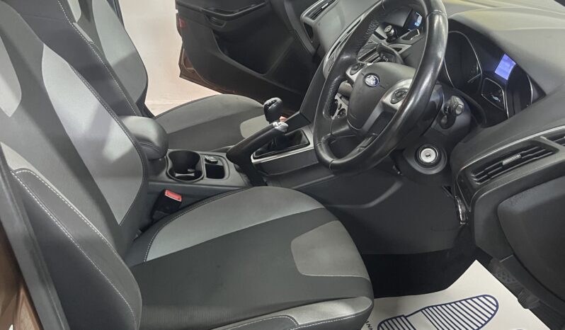 
2013 Ford Focus brown Hatchback full									