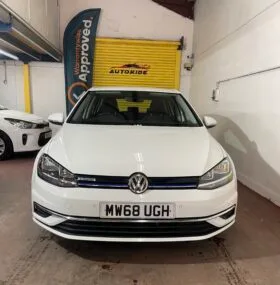 2018 Volkswagen Golf White Hatchback
