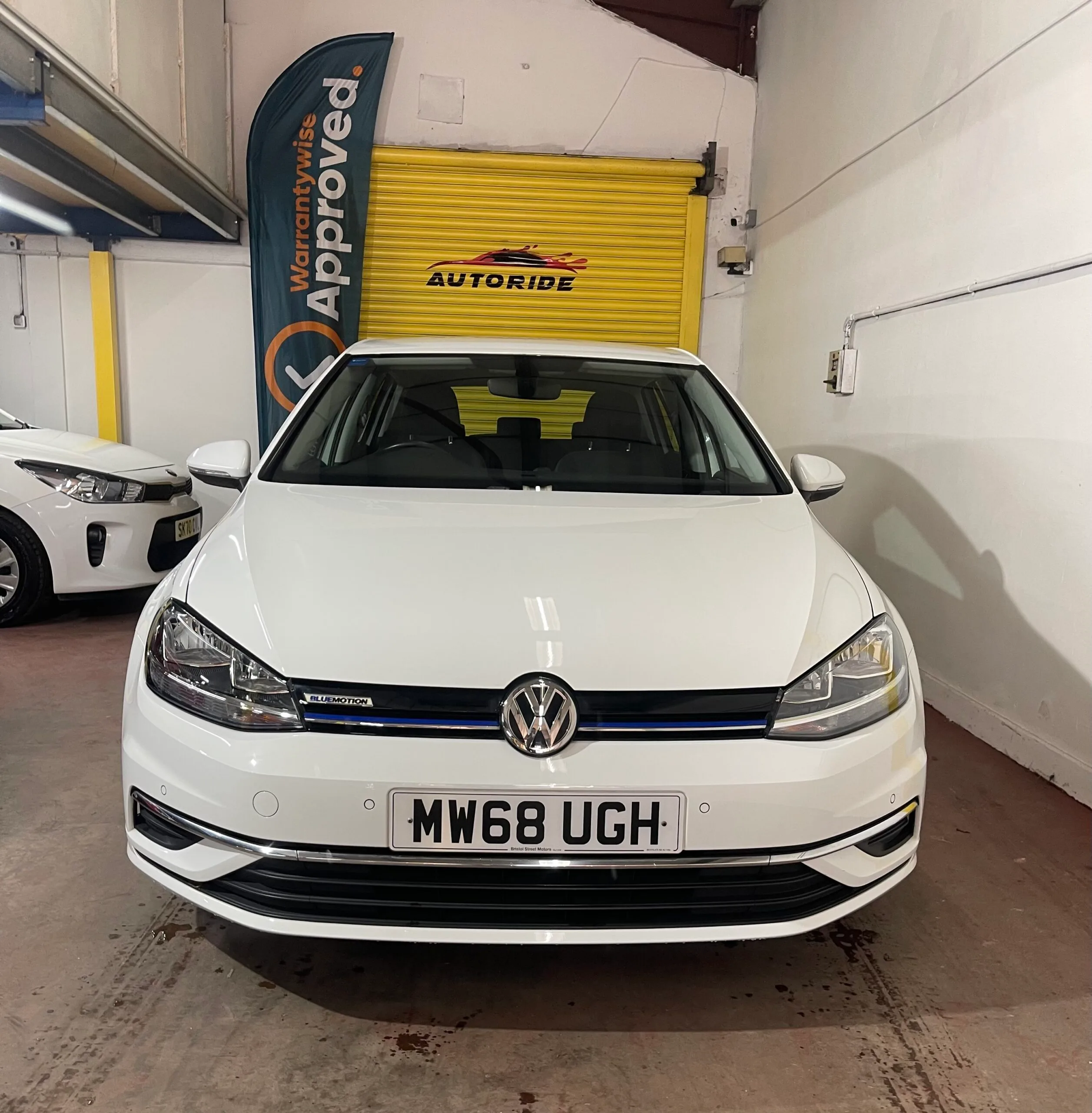 2018 Volkswagen Golf White Hatchback