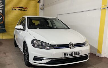 2018 Volkswagen Golf White Hatchback