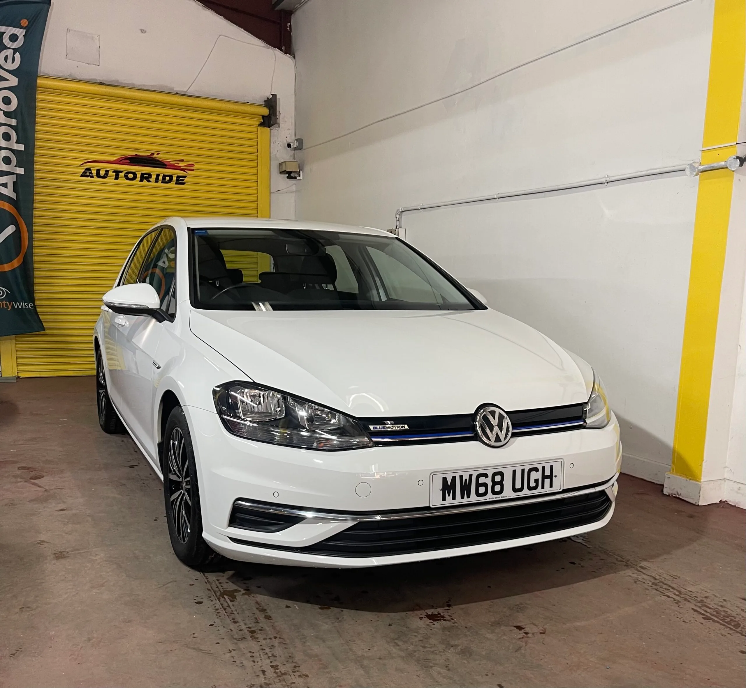 2018 Volkswagen Golf White Hatchback