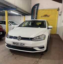 2018 Volkswagen Golf White Hatchback