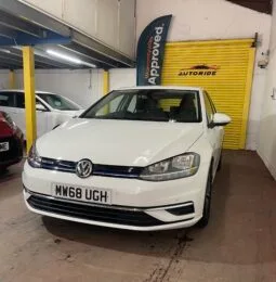 2018 Volkswagen Golf White Hatchback