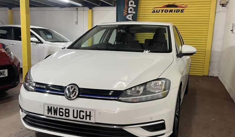 
2018 Volkswagen Golf White Hatchback full									