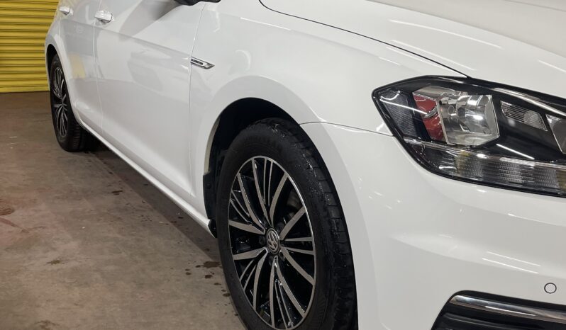 
2018 Volkswagen Golf White Hatchback full									